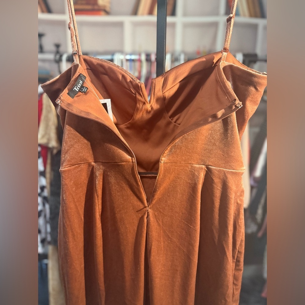 Trixxi Velvet Mini Dress in copper - Picture 10 of 13